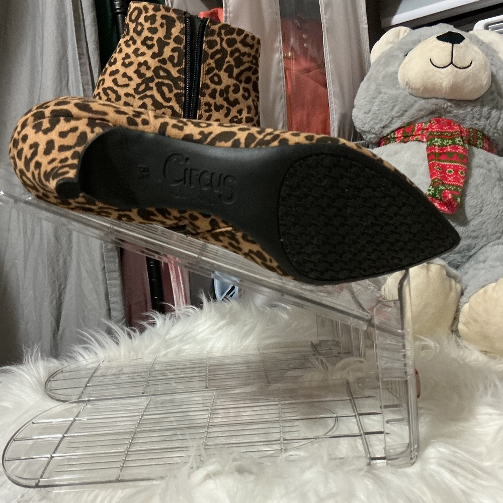Women’s ankle booties - Picture 8 of 9